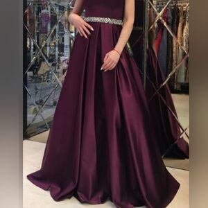 Beautiful dress, unique purple color